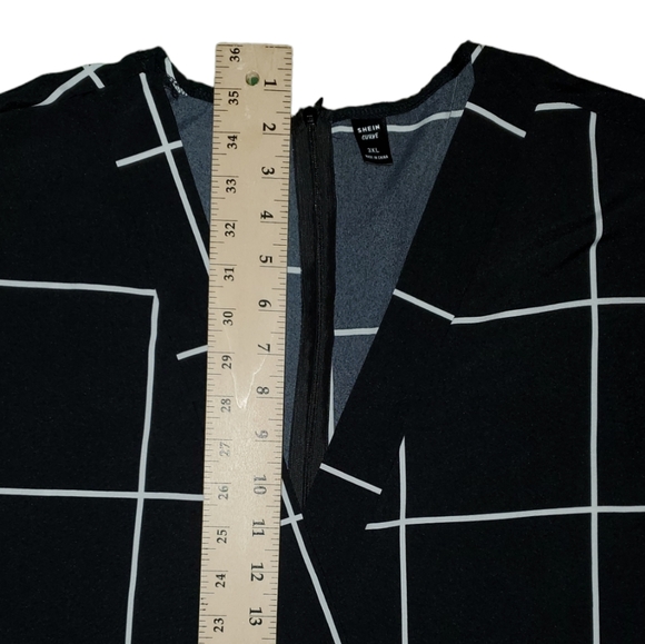 NWOT SHEIN Jumpsuit 3X Surplice Neck High Waist, Black and White Plus Size - Picture 8 of 8